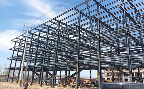 泾川甘肃钢结构厂房屋面选材指南：确保性能与经济性的完美结合