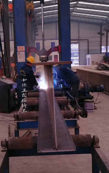 甘肃泾川钢结构厂H型钢组立机